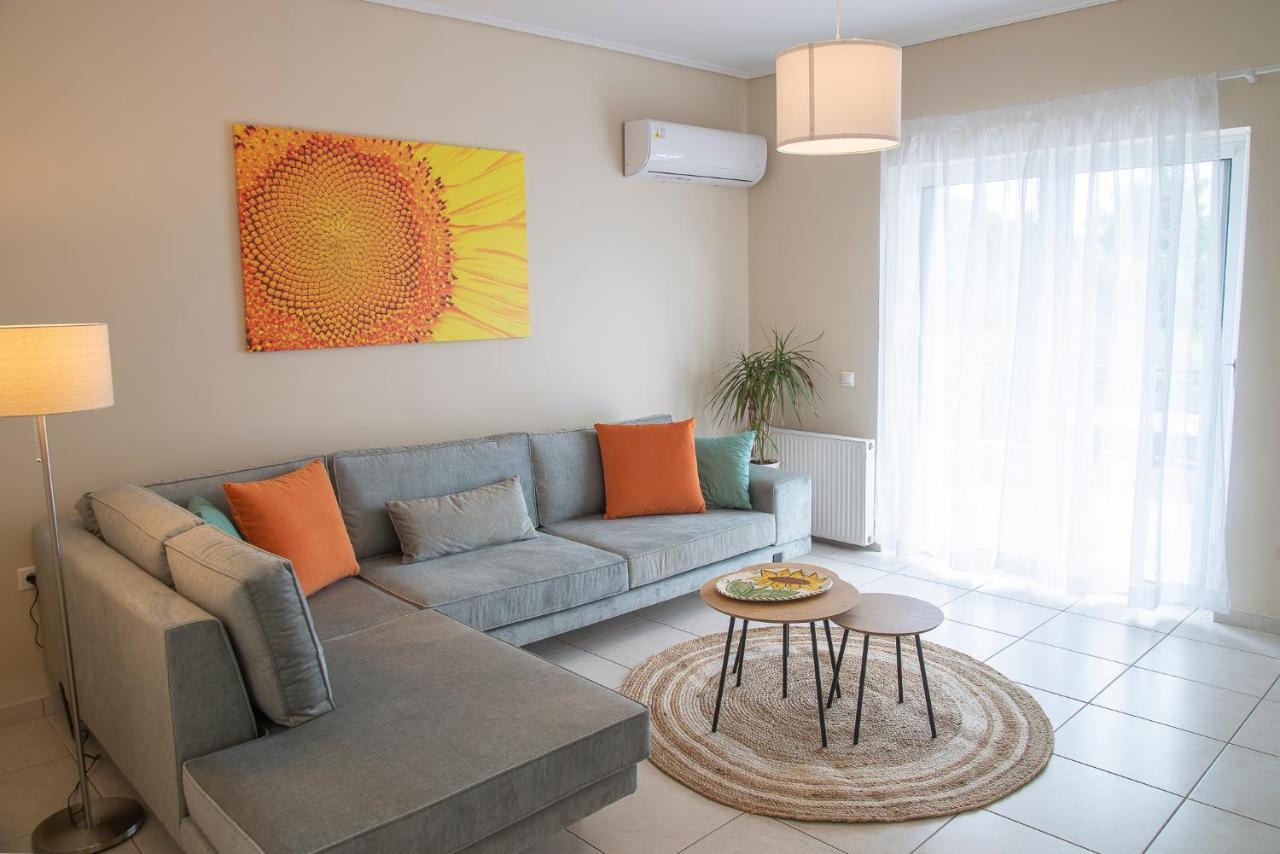 Helios: Charming Beach Home Next To Crystal Waters Néa Mákri Exteriör bild